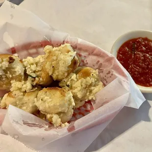 Signature Garlic Knots (extra garlic requested) with marinara, Aug 2024.