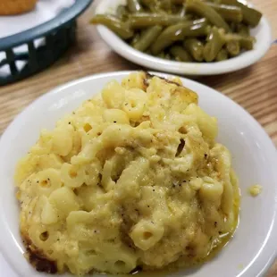 Mac n cheese, green beans