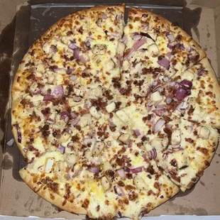 Large white garlic sauce pizza with bacon , chicken and onion