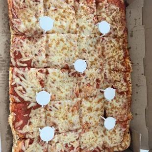Georgia's cheese pizza