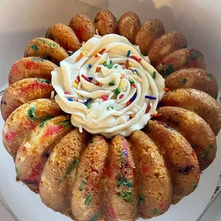10&quot; Birthday cake Poundcake with vanilla frosting