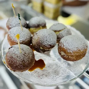Sonhos (Brazilian doughnuts)