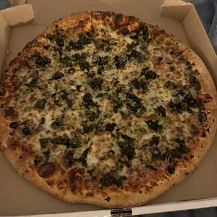 Large thin crust, spinach, mushrooms, and black olives