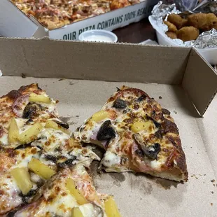 Pineapple can go on pizza!  Especially delicious from Gepetto&apos;s!