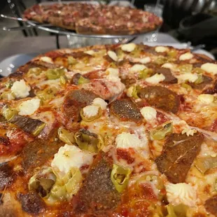 Polpetta pizza (meatballs, ricotta cheese and banana peppers)