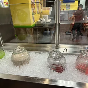 Agua naturales de pepino y mamey