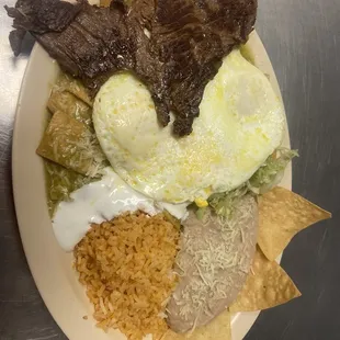 Chilaquiles con bistec