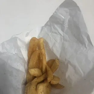 An order of fries.... kinda small smh