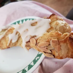 Almond horn