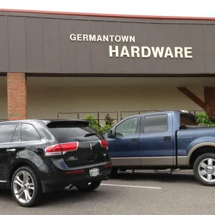 Front of the store. You can enter off of Poplar or Germantown Rd.