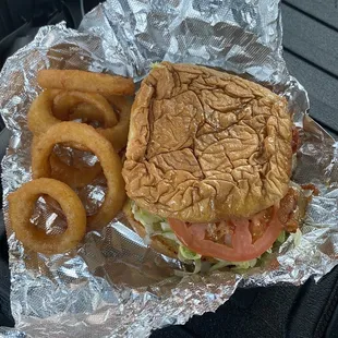 Bacon cheeseburger with onion rings