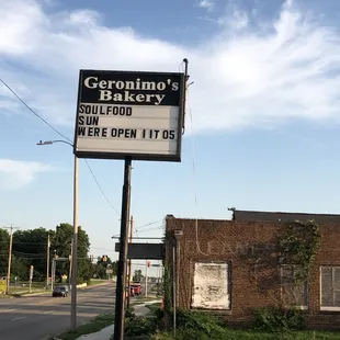 a sign for geronimo&apos;s