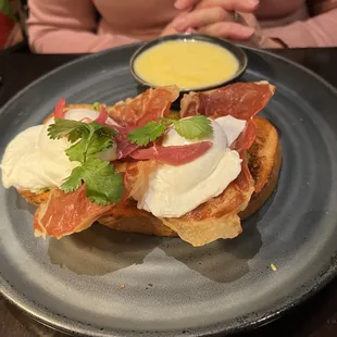 Eggs Benedict