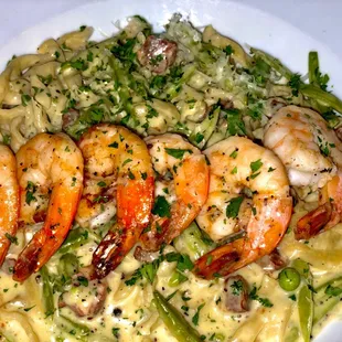 Country CarbonaraHouse-Made Linguine, Crispy Prosciutto, Sugar Snap Peas, Parmesan $34