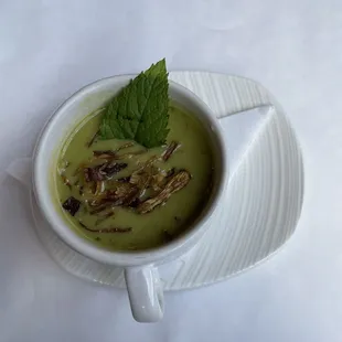 Chilled pea &amp; mint soup