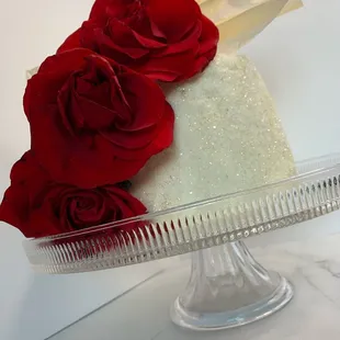 2 tier vanilla cake with rose flowers.