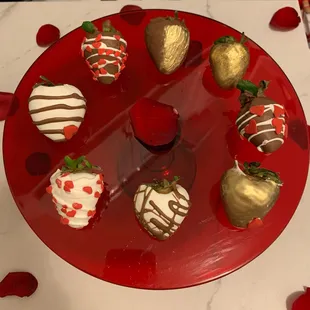 Gourmet Chocolate covered berries.