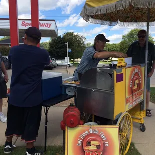 Trust and believe ! The best Tamales I have ever eaten is from a FOOD CART!!!!