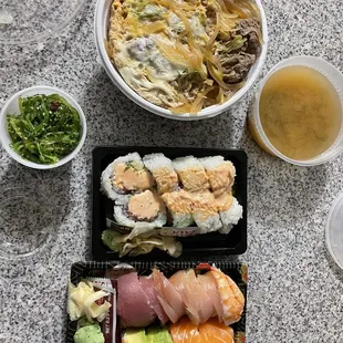 Beef Don, spicy tuna sushi roll, rainbow row, seaweed salad