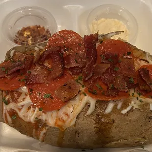 Pepperoni Pizza Bud
W/ Bacon
Come #GetBudded with TasteBudz Las Vegas