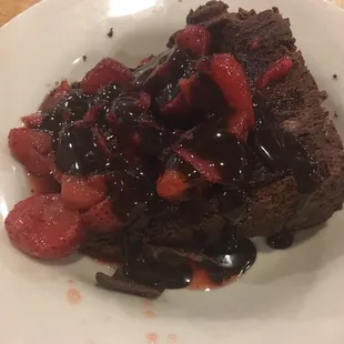 Chocolate cake with strawberries