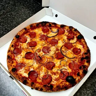 Gezziny's Famous Pizza in Palmdale