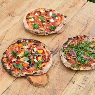 Gezziny's Famous Pizza