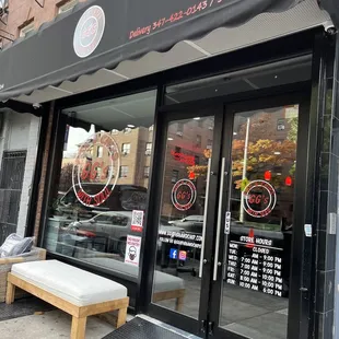 the outside of a restaurant