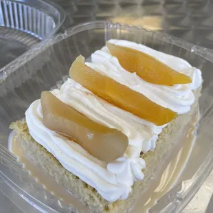 Tres Leches (TikTok: @justandyvu)