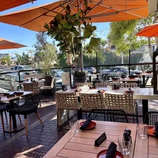 GG&apos;s outdoor patio