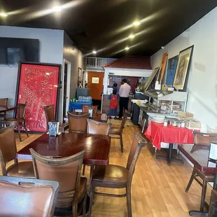 sushi and sashimi, interior