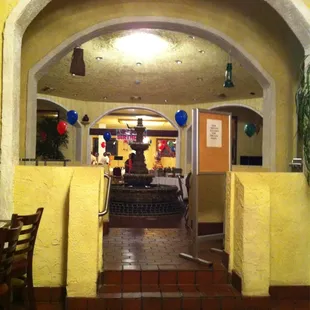 Fountain in the middle of the restaurant