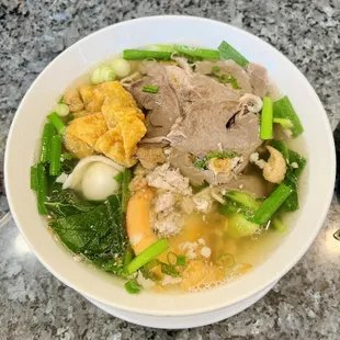 5. Mì Gõ: Mì / Hủ Tíu Thập Cẩm -- Egg noddles + clear glass noddles combination ($13.95)