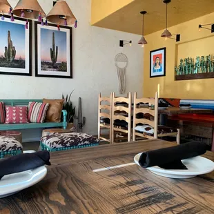 sushi and sashimi, interior