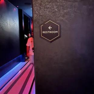 This arrow points in the wrong direction   09/02/2023