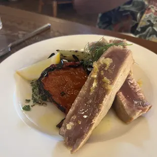 The tuna was amazing with really bright citrus notes from the lemon. But the sides weren&apos;t on the same level sadly...