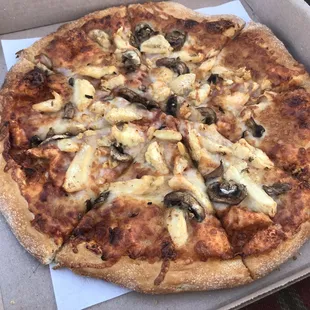 Chicken n mushroom... asked for white sauce, didn't get white sauce n pizza dry