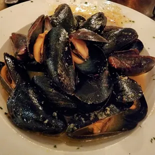 Mussels, very fresh!  Tip: dip your bread in the sauce!