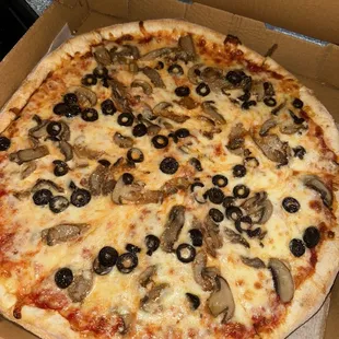 Mushroom and olive 14" in pizza. I've had better.