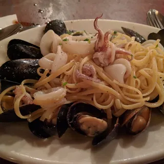 Mussels and Calamari Linguine