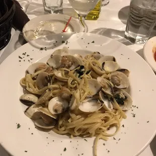 Linguini with clams