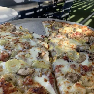 Mama pizza with artichoke