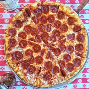 Large pepperoni pizza