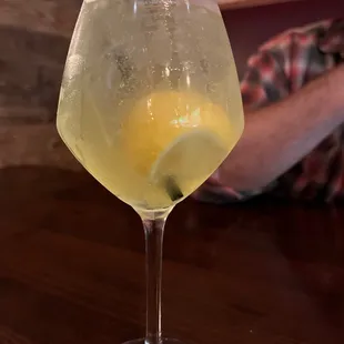 Limoncello spritz