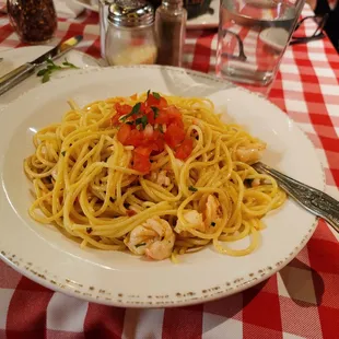 Sauteed shrimp scampi with spaghetti