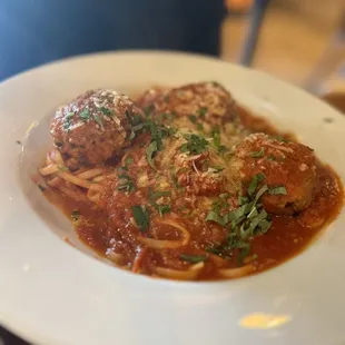 Linguine with meatballs