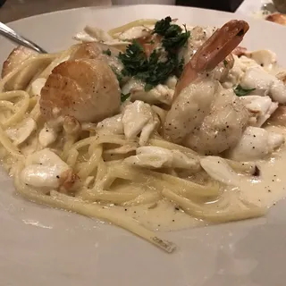 Seafood Alfredo