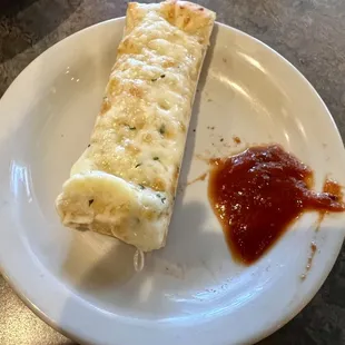 Cheesy breadstick with sauce