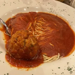 Angel hair with sauce and a meatball
