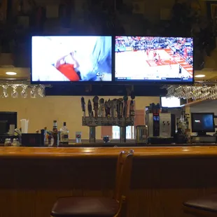 Sportsbar Atmosphere with the big screen TV&apos;s in the bar area